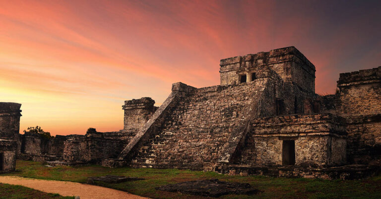 Mayan city of Tulum . what to do in riviera maya