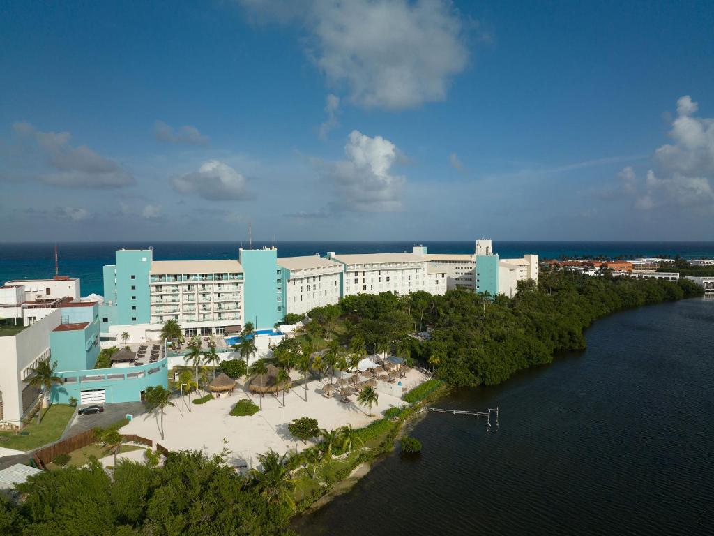 hoteles cerca del aeropuerto en cancun