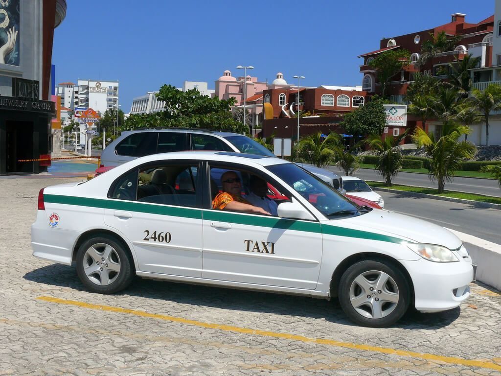 taxis y combis costa mujeres